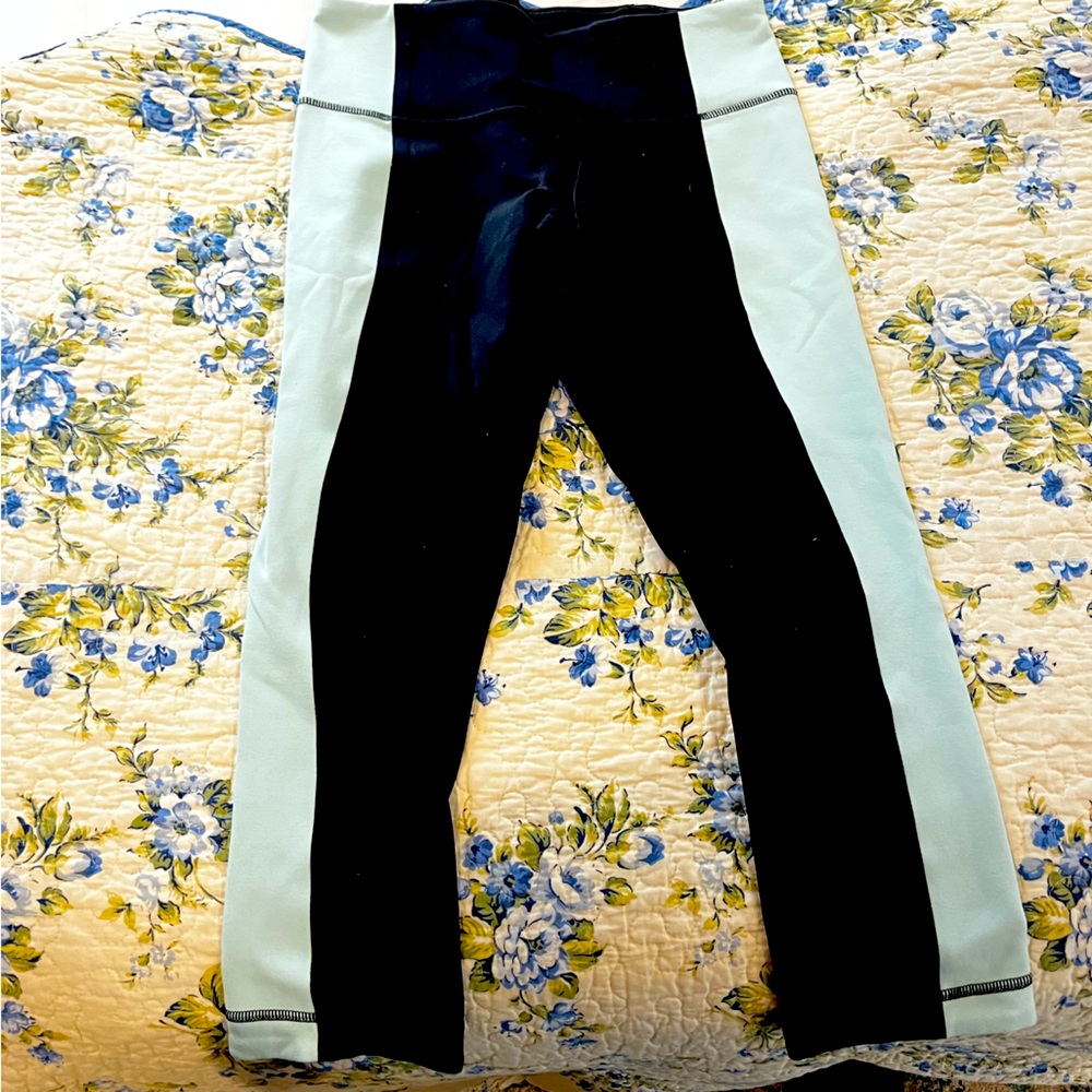 Lululemon crop leggings - black and mint green